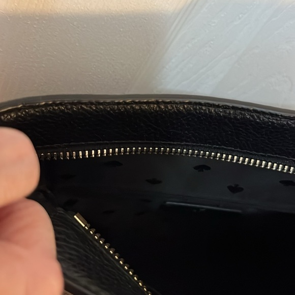 Kate Spade purse. No evidence of wear. Great shape. Comfortable. Clean. Handy. - Picture 5 of 5